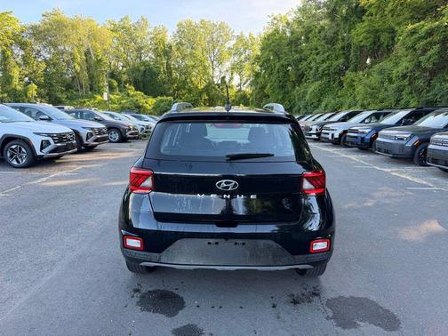Onyx Black 2023 Hyundai VENUE SEL