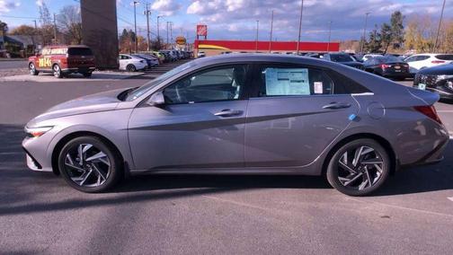 2025 Hyundai ELANTRA Limited