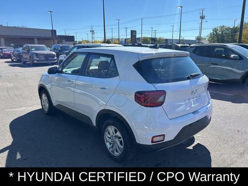 2022 Hyundai VENUE SE