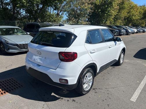 2022 Hyundai VENUE SE