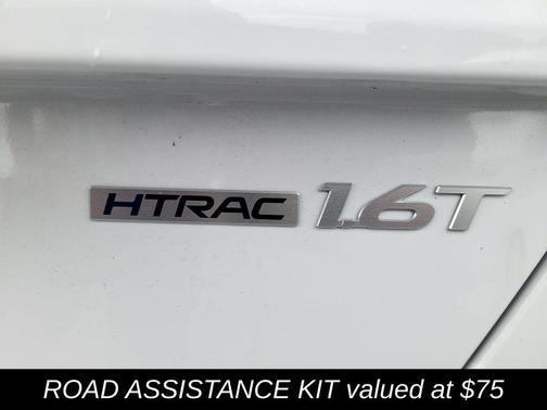 Atlas White 2026 Hyundai KONA SEL Premium