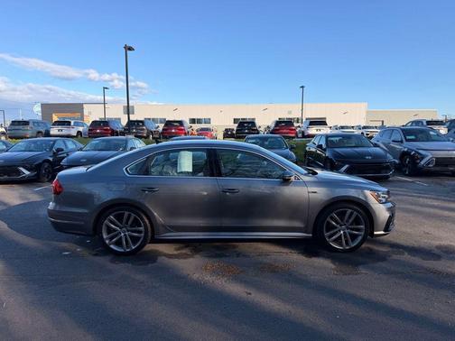 Platinum Gray Metallic 2017 Volkswagen Passat 1.8T R-Line w/Comfort