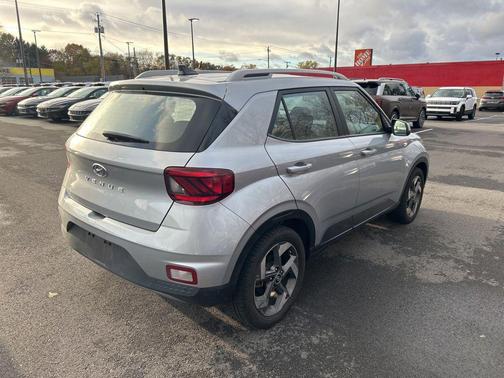 2022 Hyundai VENUE SEL