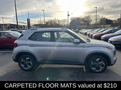 2022 Hyundai VENUE SEL