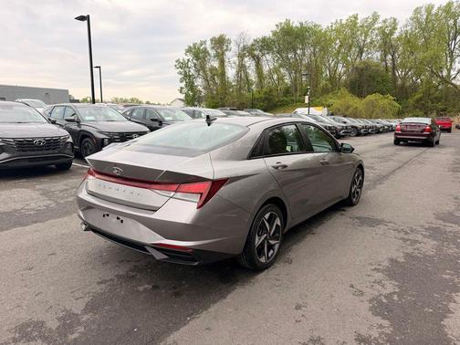 Fluid Metal 2023 Hyundai ELANTRA SEL
