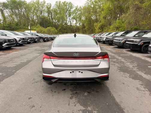 Fluid Metal 2023 Hyundai ELANTRA SEL
