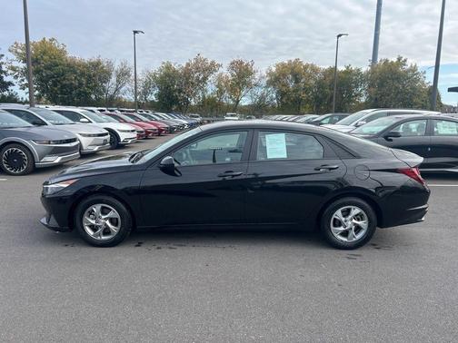 2021 Hyundai ELANTRA SE