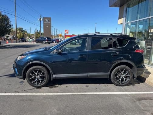 2018 Toyota RAV4 SE