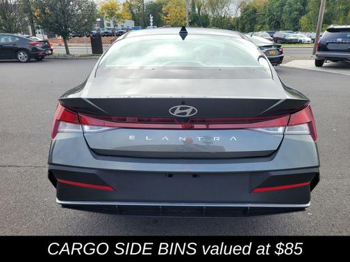 2025 Hyundai ELANTRA SE