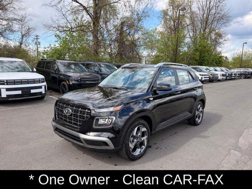 Onyx Black 2025 Hyundai VENUE SEL