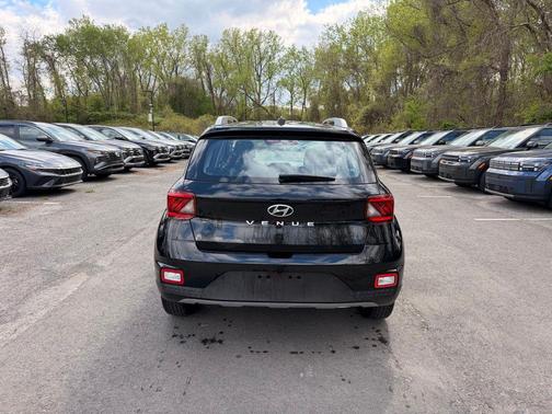 Onyx Black 2025 Hyundai VENUE SEL