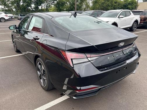 2022 Hyundai ELANTRA HEV Limited