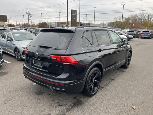 2023 Volkswagen Tiguan 2.0T SE R-Line Black 4MOTION