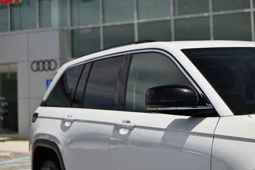 Bright White Clearcoat 2024 Jeep Grand Cherokee 4xe Base