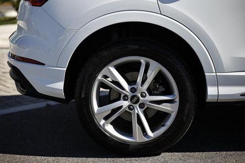2024 Audi Q3 Premium 45 TFSI S line quattro Tiptronic