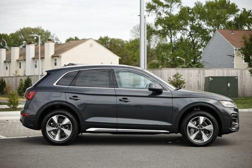 2024 Audi Q5 40 Premium Plus