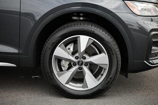 2024 Audi Q5 40 Premium Plus
