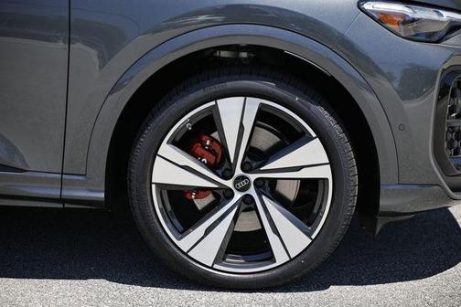 Daytona Gray Pearl Effect 2026 Audi SQ5 3.0T Premium Plus