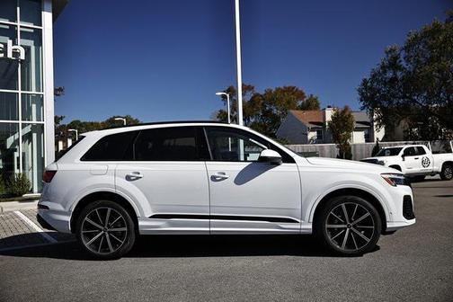 2026 Audi Q7 45 Premium Plus
