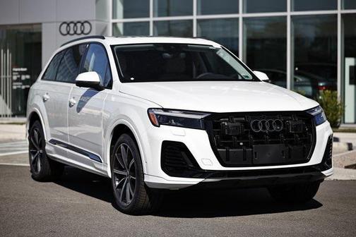 2026 Audi Q7 45 Premium Plus