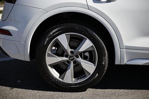 2023 Audi Q5 40 Premium Plus