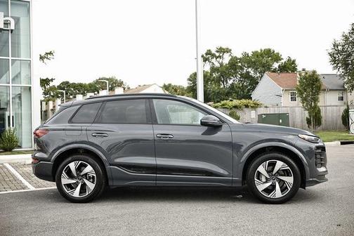 2025 Audi Q6 e-tron Premium Plus quattro
