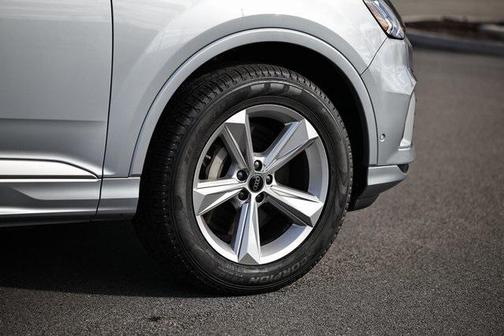 2024 Audi Q7 45 Premium Plus