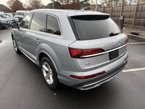 2024 Audi Q7 45 Premium Plus
