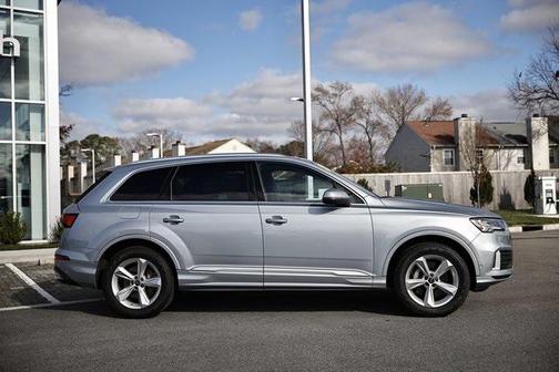 2024 Audi Q7 45 Premium Plus