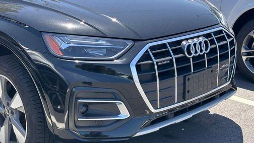 Mythos Black Metallic 2023 Audi Q5 40 Premium