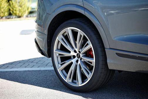 Daytona Gray Pearl Effect 2026 Audi Q8 55 Prestige