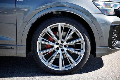 Daytona Gray Pearl Effect 2026 Audi Q8 55 Prestige