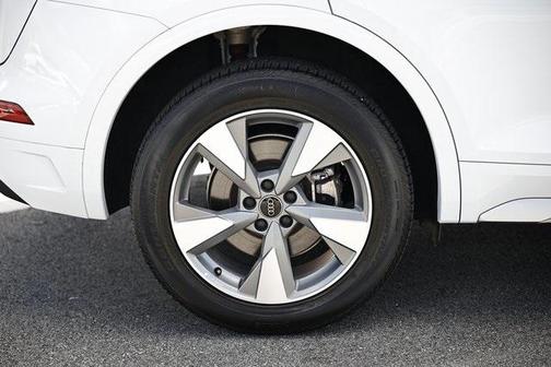 2024 Audi Q5 40 Premium Plus