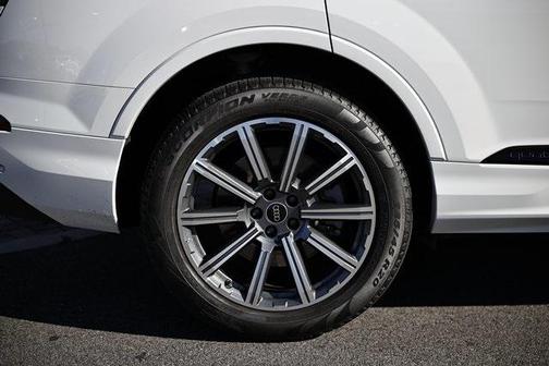 2023 Audi Q7 45 Premium Plus