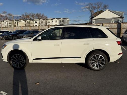 2023 Audi Q7 45 Premium Plus