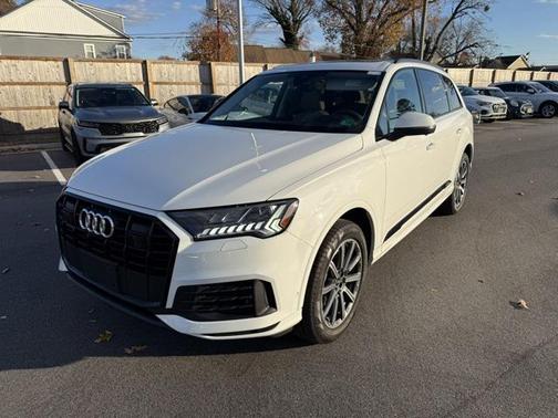 2023 Audi Q7 45 Premium Plus