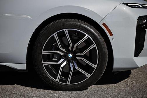 2025 BMW 740 xDrive