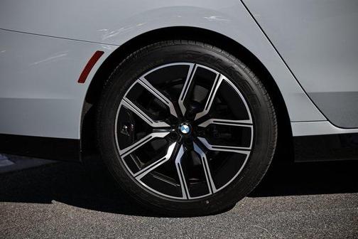 2025 BMW 740 xDrive
