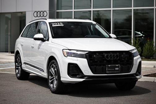 2025 Audi Q7 45 Premium Plus