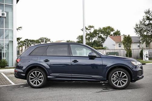 2023 Audi Q7 45 Premium Plus