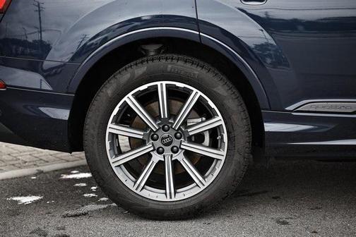 2023 Audi Q7 45 Premium Plus