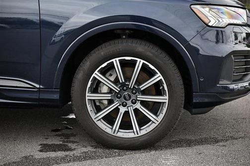 2023 Audi Q7 45 Premium Plus