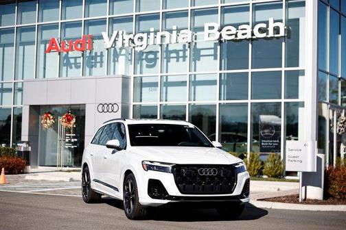 Glacier White Metallic 2026 Audi Q7 55 Premium Plus