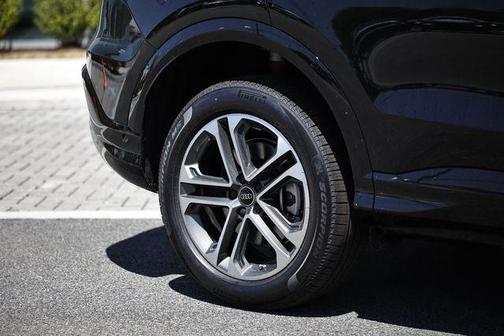 Mythos Black Metallic 2026 Audi Q5 Premium TFSI quattro S tronic