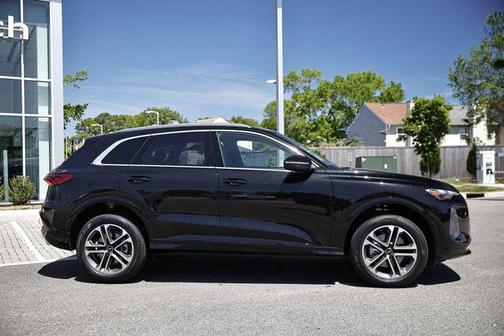 Mythos Black Metallic 2026 Audi Q5 Premium TFSI quattro S tronic