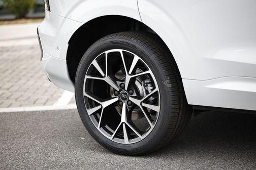 Glacier White Metallic 2026 Audi Q3 TFSI quattro S tronic