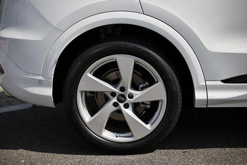 2025 Audi Q5 Premium Plus TFSI quattro S tronic