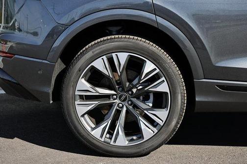 2025 Audi Q8 55 Premium Plus
