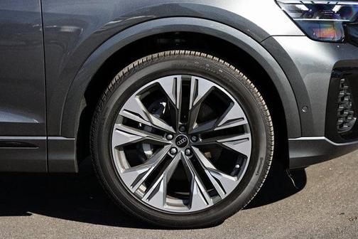 2025 Audi Q8 55 Premium Plus