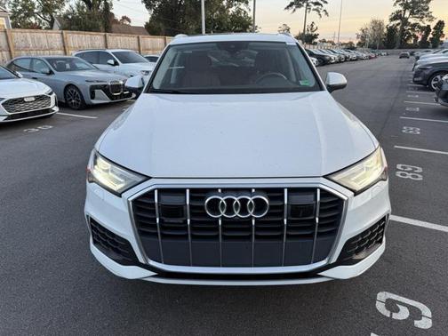 2022 Audi Q7 45 Premium Plus